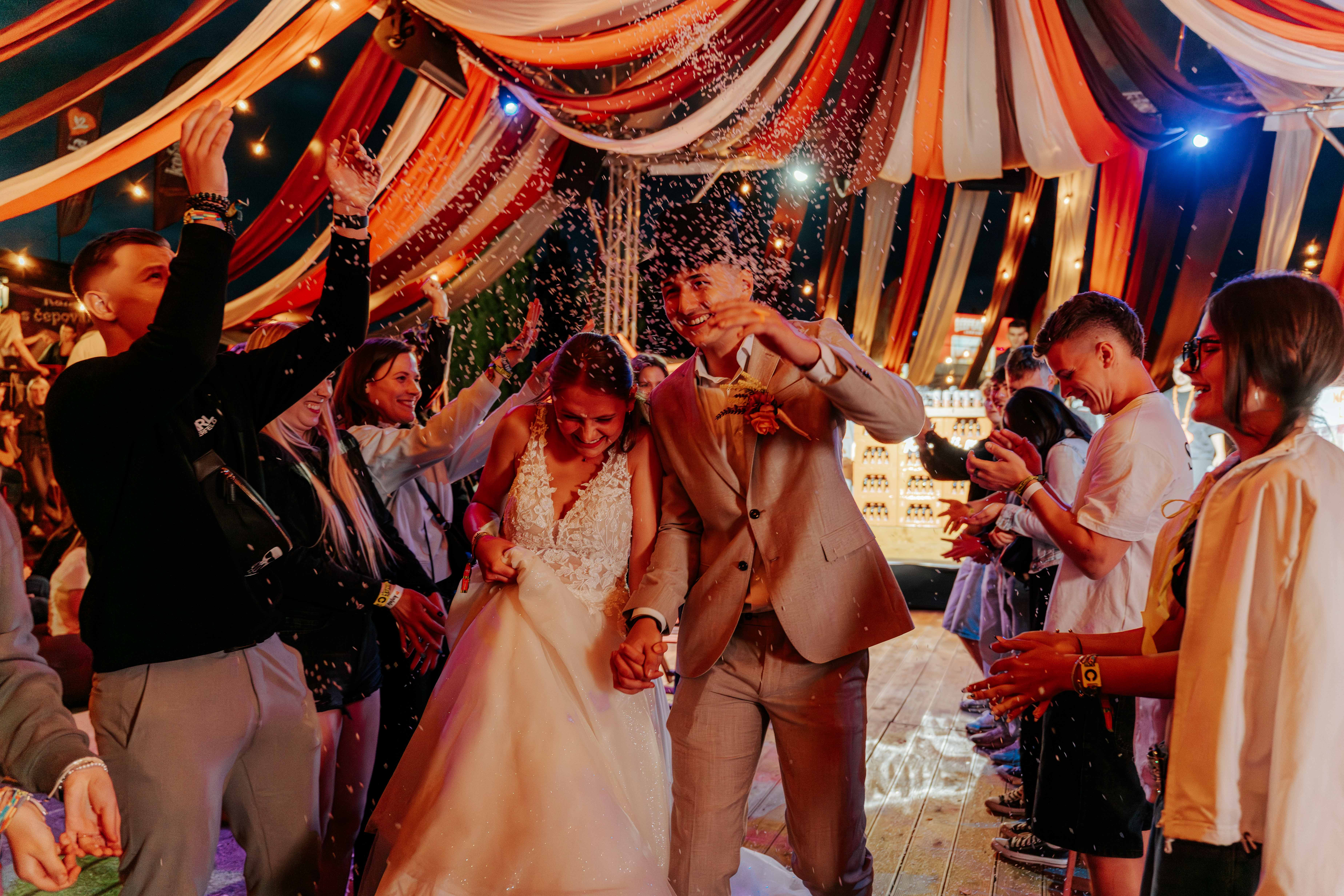 Kofola v létě pomohla k tisícům nových známostí a na festivalech oddala desítky párů 